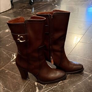 Elegant Dark Brown Woman Leather Boots